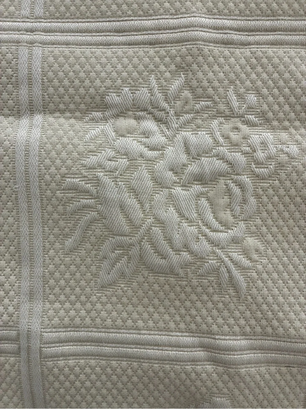 Cream Floral Matelassé Coverlet Martha’s Stewart. Measures 84” x 96” Never used.